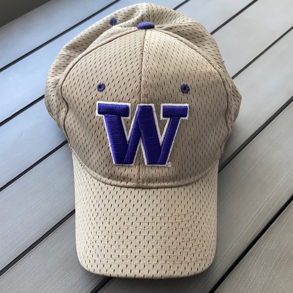 Washington Huskies Fitted Hat 